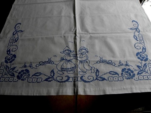 Kommodendecke blaue stickerei - kommodendecke,