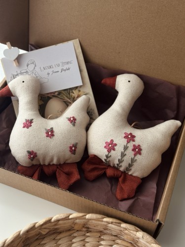 Gans mit handstickerei - mit,