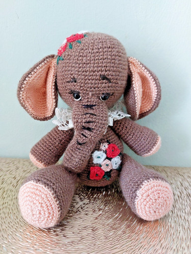 Elefant mit stickerei - elefant,